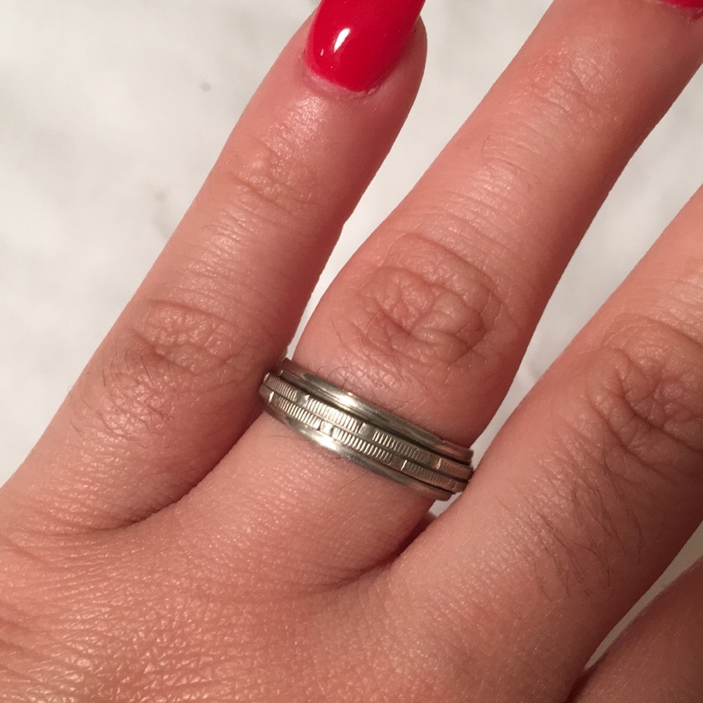 925 sterling silver rotating ring- size 8